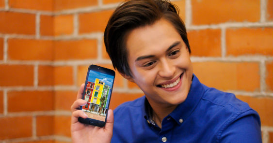 eon_feature_-_enrique_gil_on_what_adds_color_to_his_life_563.jpg