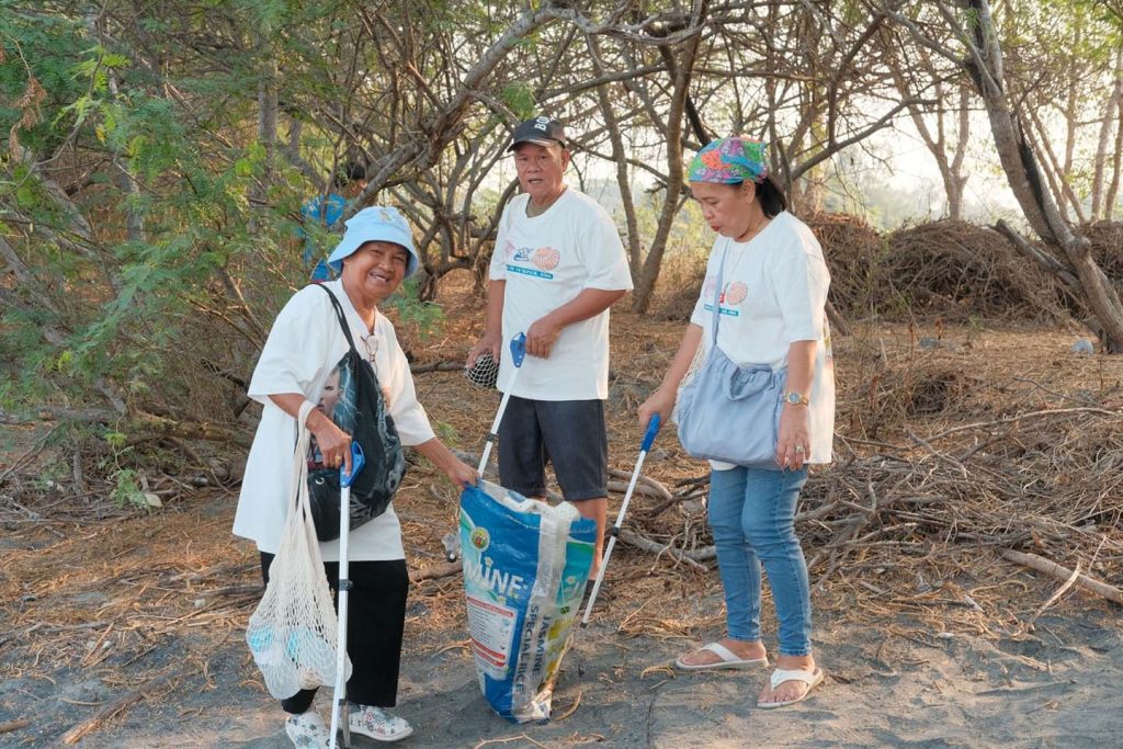 Blackbough Swim cleans up beach and starts fundraiser for endangered pawikan insert1