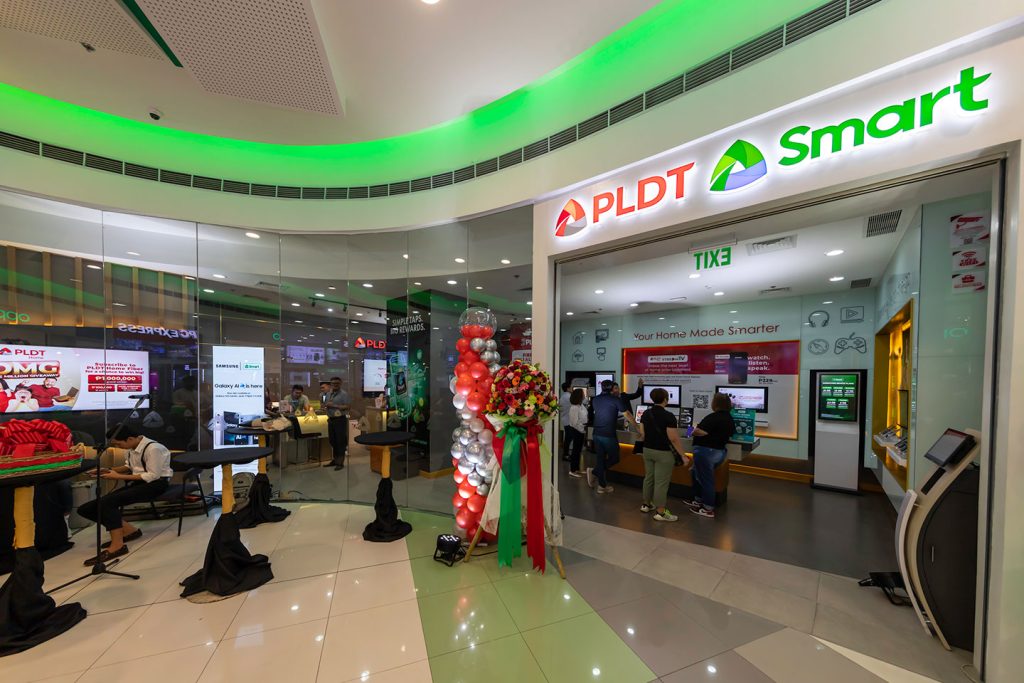 PLDT and Smart launch Experience Hubs for customers in Olongapo and Dumaguete INS1
