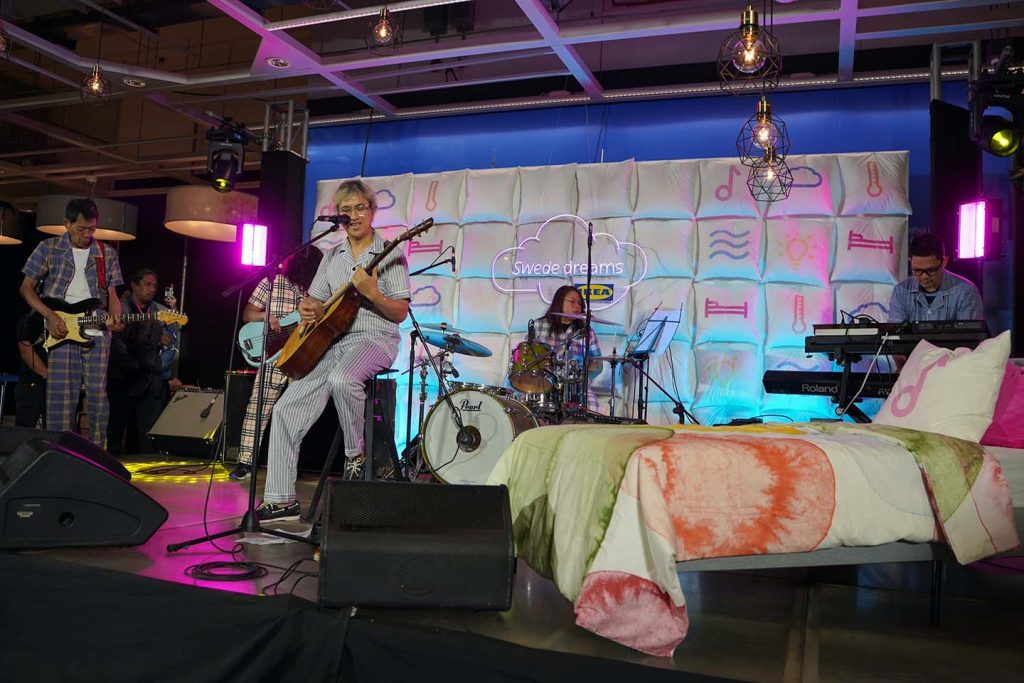 Ely Buendia surprises crowd Ikea PH insert3