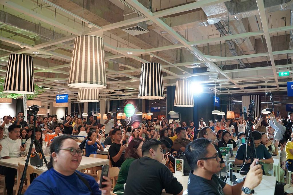 Ely Buendia surprises crowd Ikea PH insert6